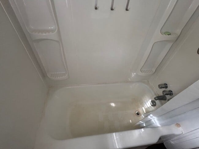 Building Photo - Fully furnished house on the outskirts of town.