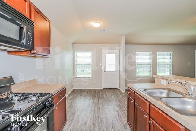 Building Photo - 7905 Big Oak Dr