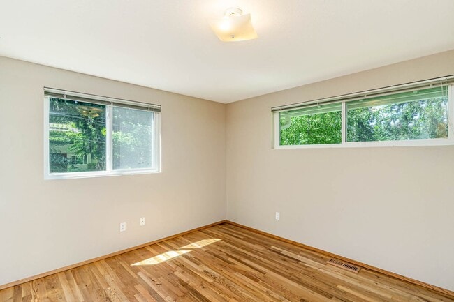 Building Photo - 3bd/2.5ba Bellevue House