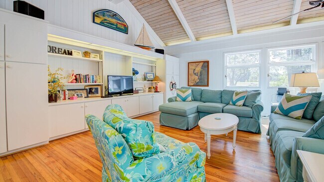 Building Photo - 94 Whiting Ln