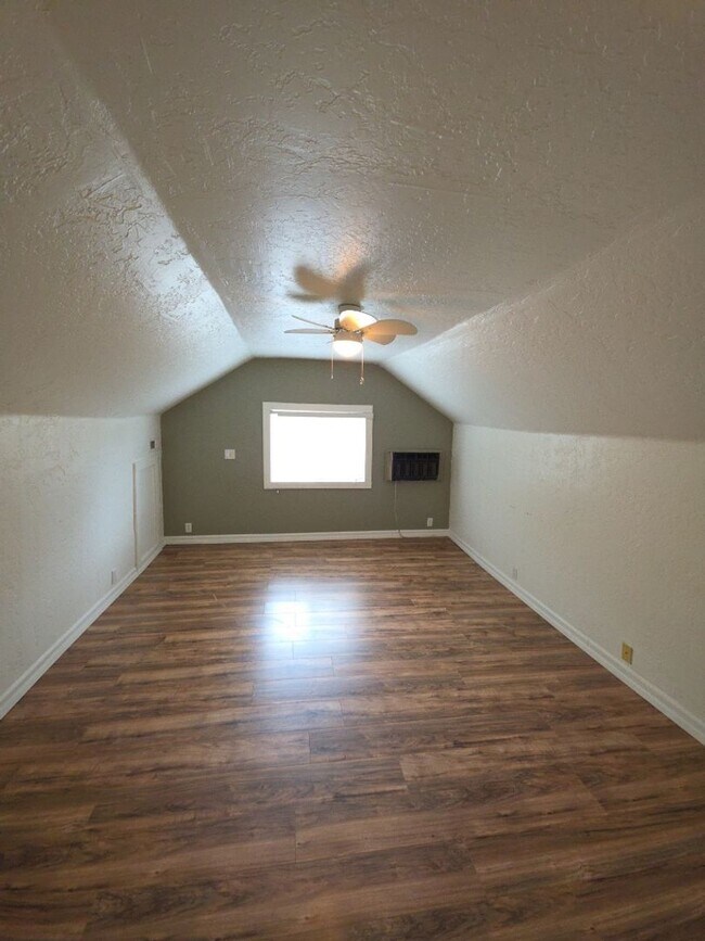 Building Photo - Central Lakeport 3-Bedroom Home