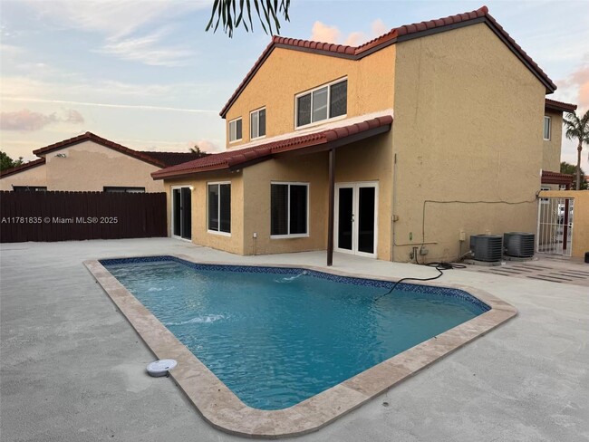 Building Photo - 1096 SW 134th Ct