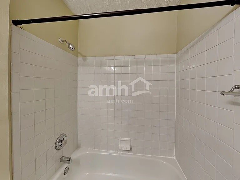 Building Photo - 3008 Old Warson Dr