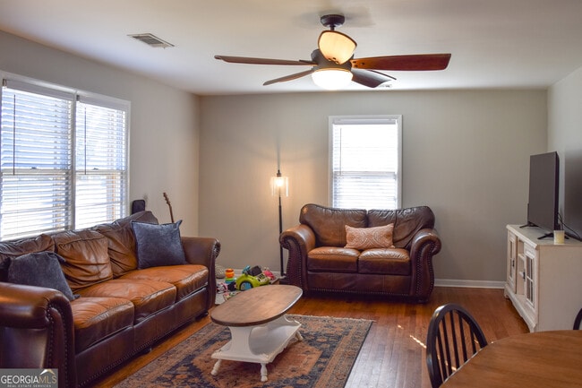 Building Photo - 1021 Old Bishop Rd