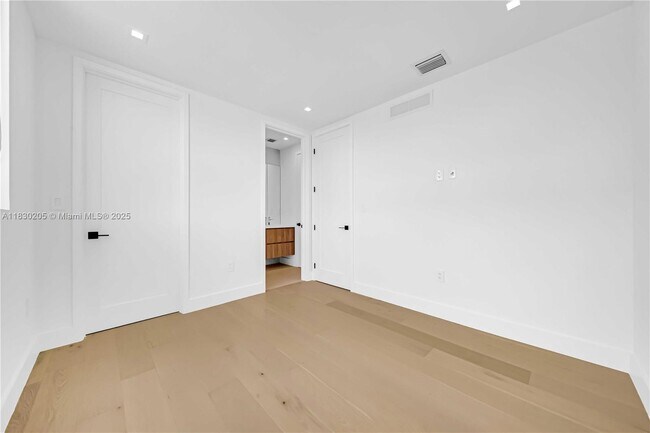 Building Photo - 2710 SW 34th Ave