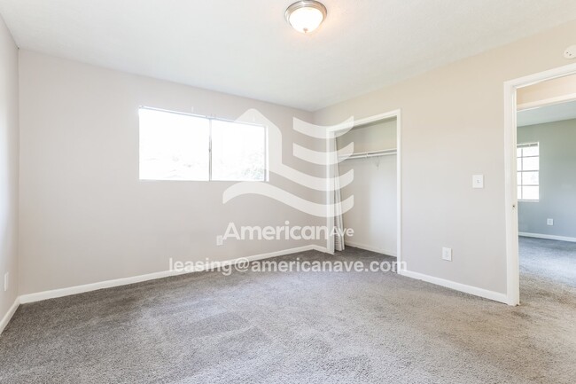 Building Photo - 229 W Canterbury Dr