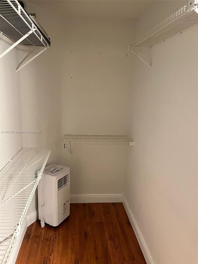 Building Photo - 7652 Pinewalk Dr S