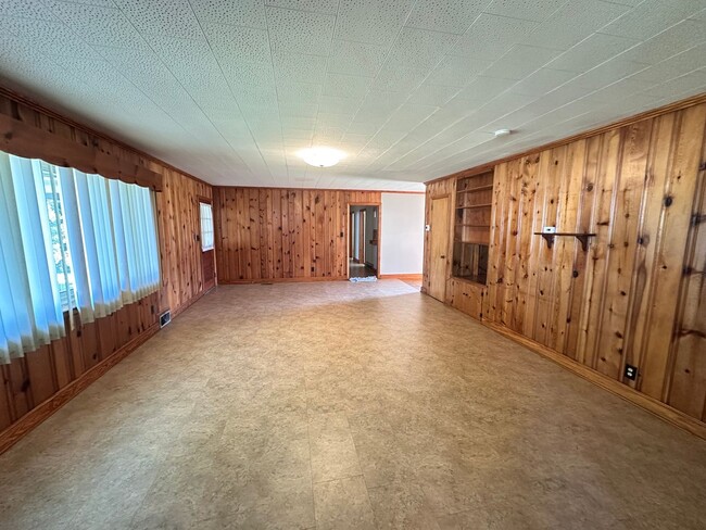 Building Photo - Graham area