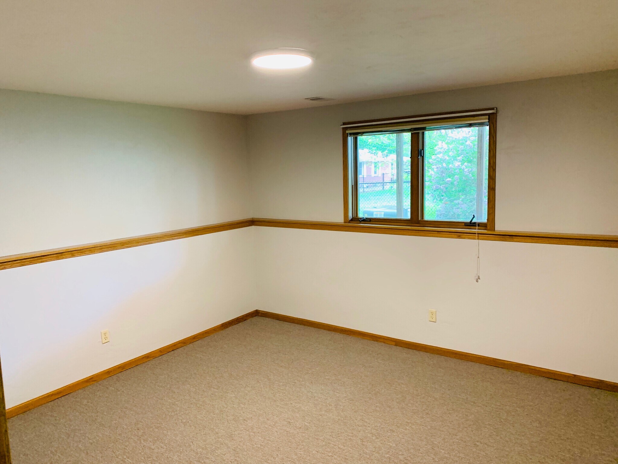 Family Room - 371 Winnebago Ct