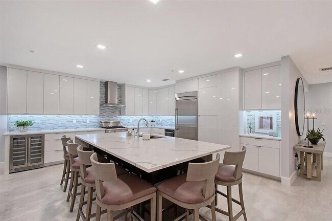 Building Photo - 650 Golden Gate Point