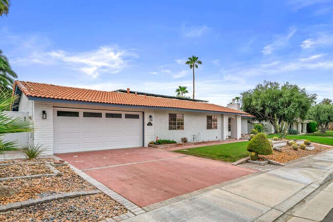 Building Photo - 912 N Camino Condor