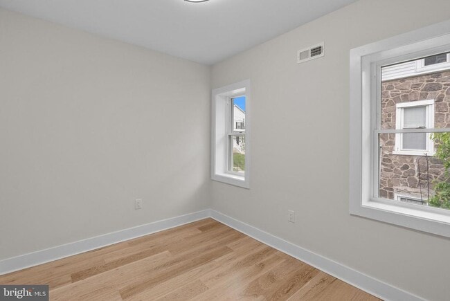 Building Photo - 334 Maple Ave