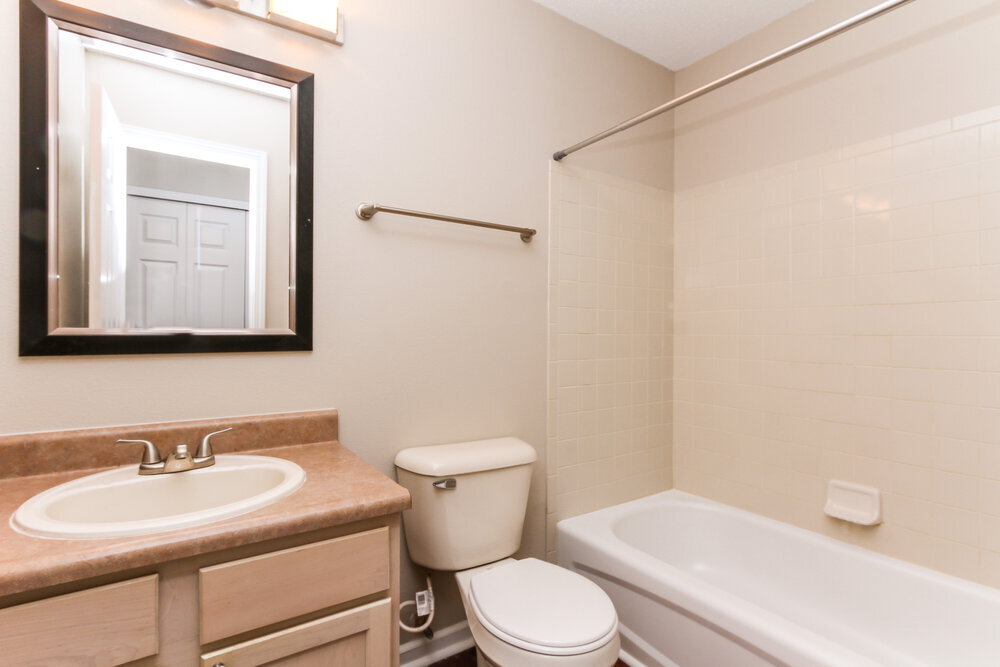 Building Photo - 2425 Woodmont Ct