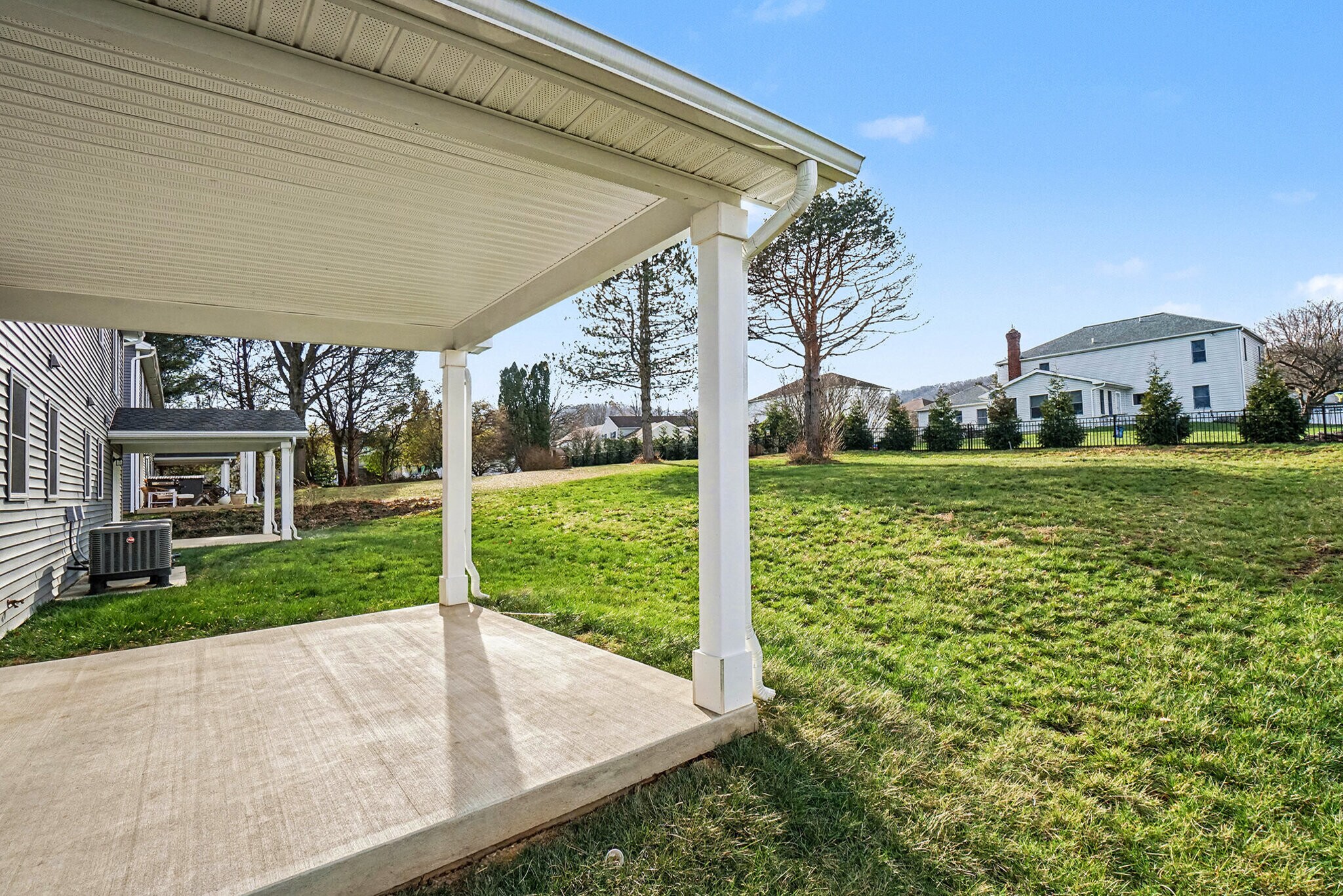 Building Photo - 120 Hart Ln