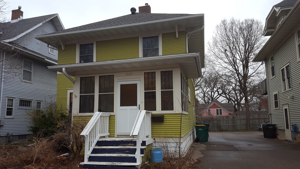 Building Photo - 1005 1st St SW