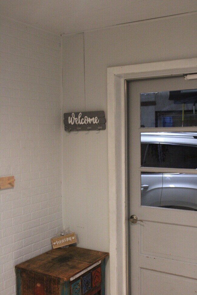 Building Photo - 5039 W Clayton Rd