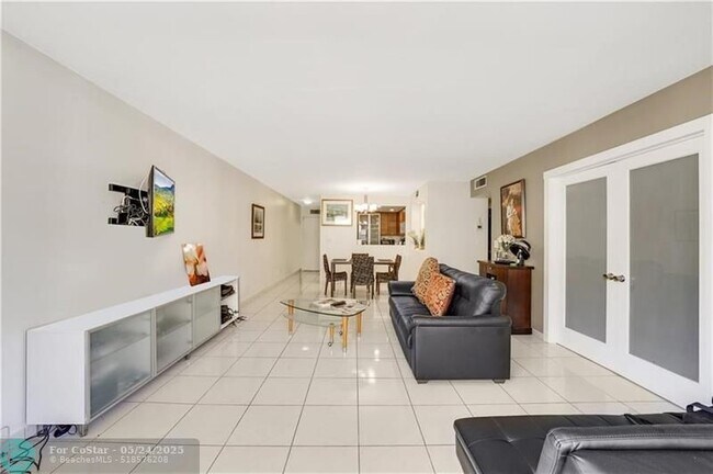 Building Photo - 3140 S Ocean Dr