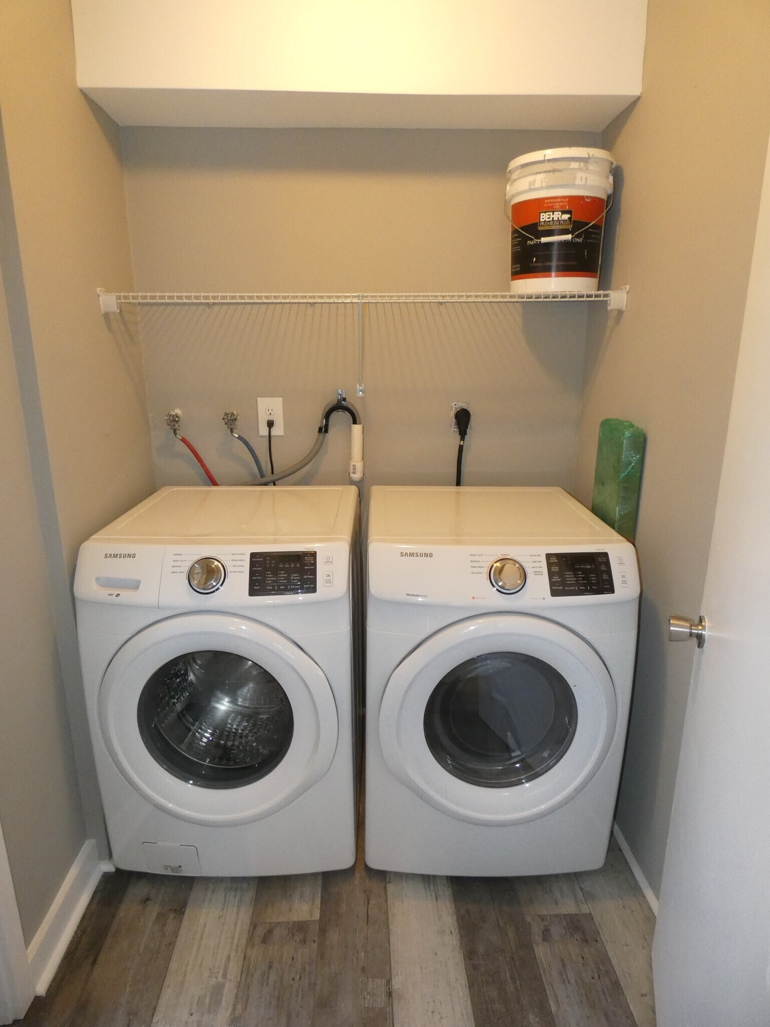 Building Photo - 14212 NE 4th Ave