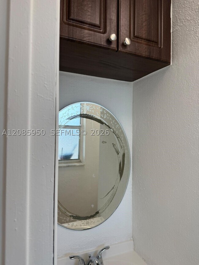 Building Photo - 8040 N Colony Cir
