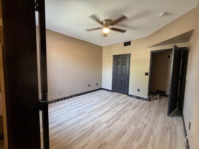 Building Photo - 8000 W Badura Ave