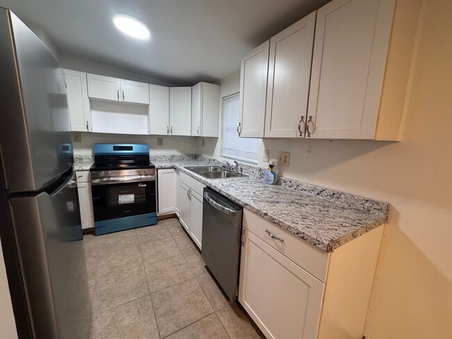 Building Photo - Island Charm on the North End – 5 Minutes to the Beach & Historic Downtown!