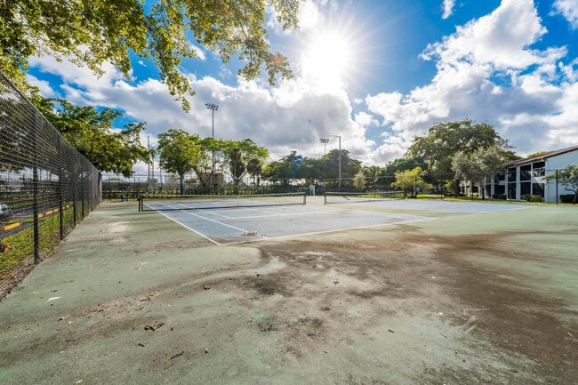 Building Photo - 210 Lake Pointe Dr