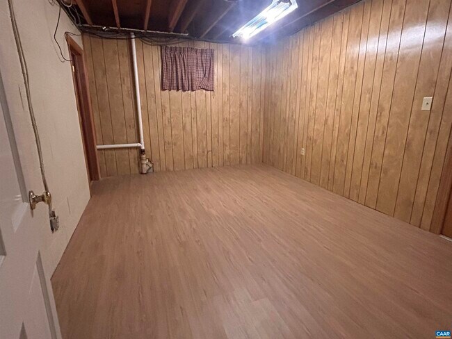 Building Photo - 214 Montvue Dr