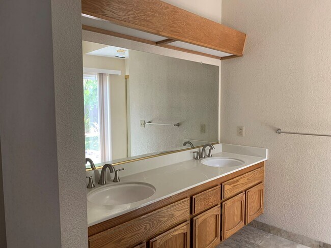 Building Photo - OPEN HOUSE! SATURDAY, MAY 30 @ 11AM - 1PM