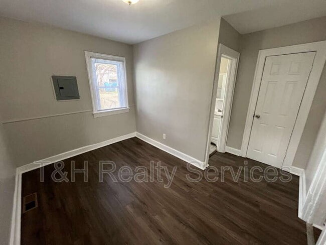 Building Photo - 1727 S Randolph St