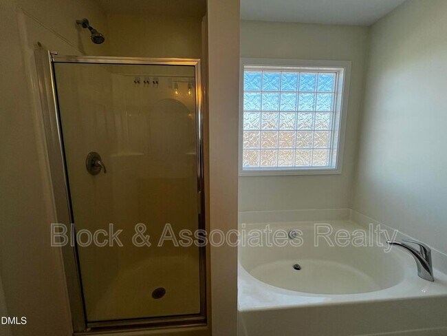 Building Photo - 116 Reno Ave