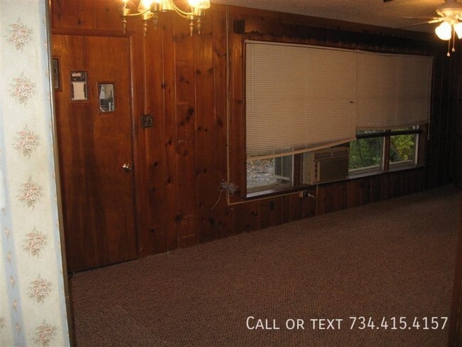 Building Photo - 2866 Golfside Rd