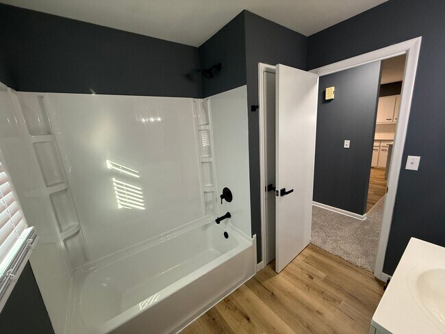 Building Photo - Charming 2-Bed/2-Bath Ranch with Garage — Rent-to-Buy Opportunity in Fremont, NE!