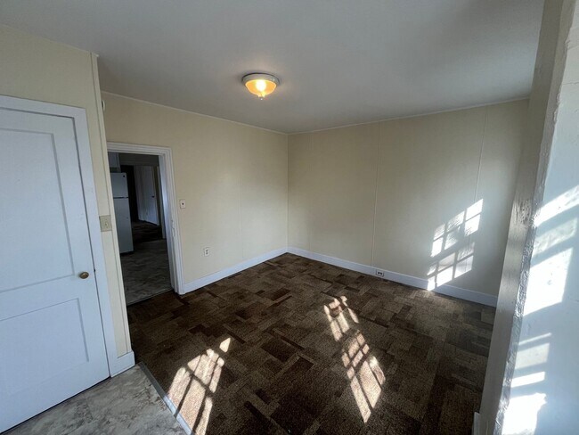 Building Photo - 436 N 2nd St