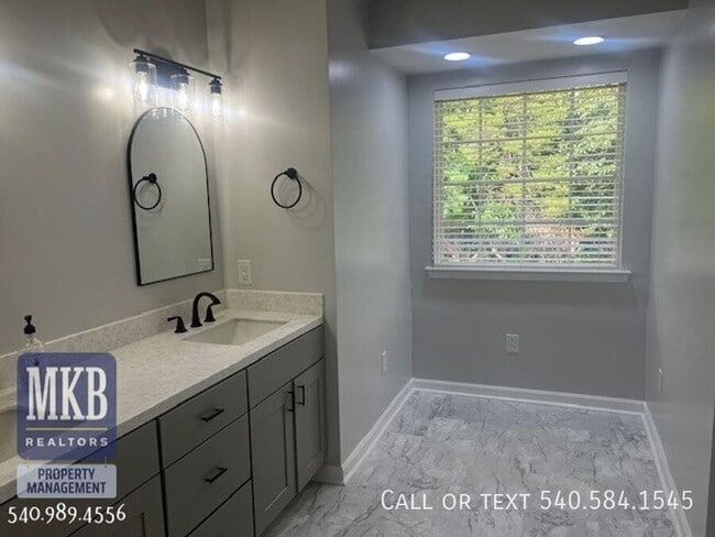 Building Photo - 6564 Monet Dr