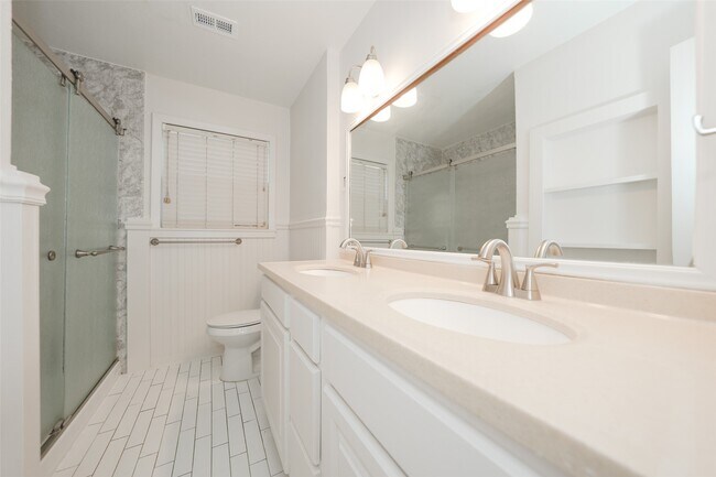 Building Photo - 9519 Val Verde St