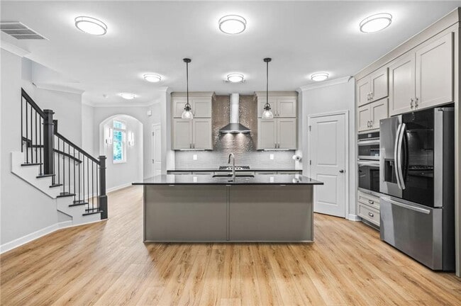 Building Photo - 421 Retreat Ln