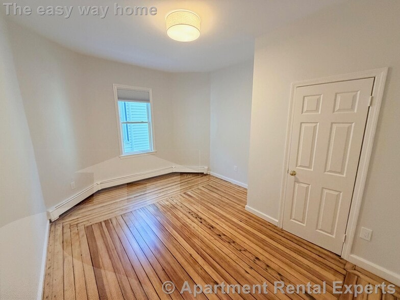 Building Photo - 172 Putnam Ave