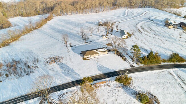 Building Photo - 2765 Long Cir