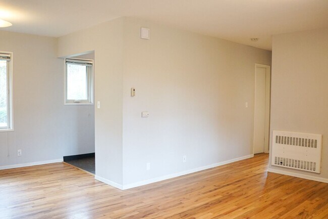 Building Photo - Mid-Century 2bdr Near Willamette Park & OH...