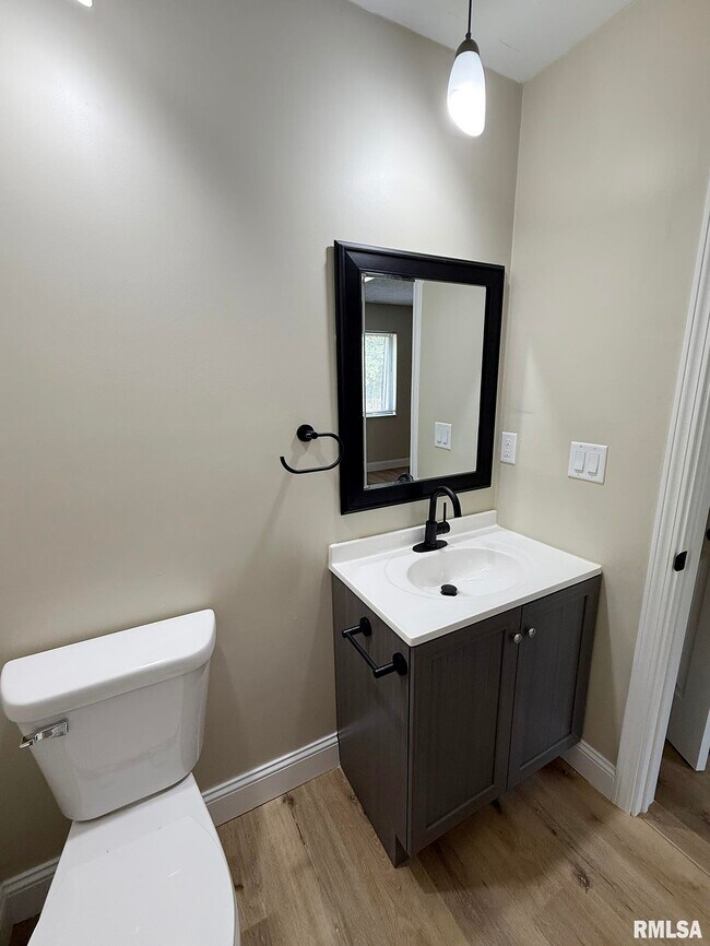 Building Photo - 3440 Villa Ridge