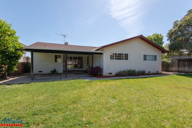 Building Photo - Beautiful Home | Central A/C | Desirable Location