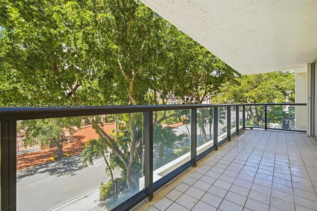 Building Photo - 2575 S Bayshore Dr