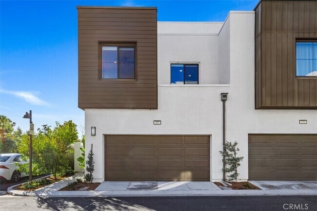 Building Photo - 157 Novel