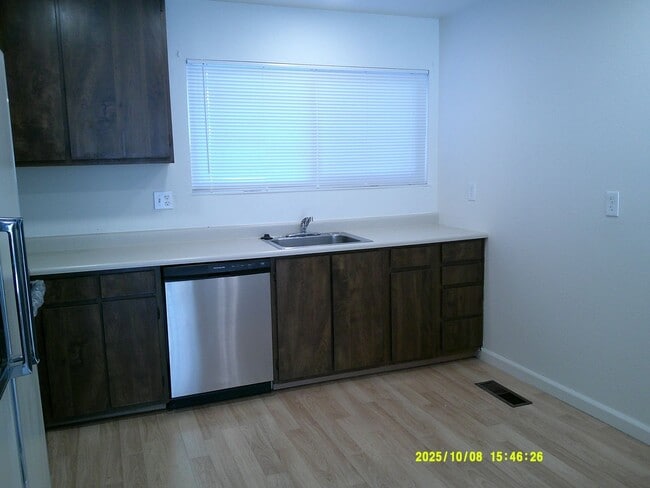 Building Photo - 749 Beelard Dr