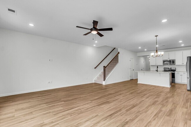 Building Photo - Move-In Ready Home in the Heart of Goose Creek