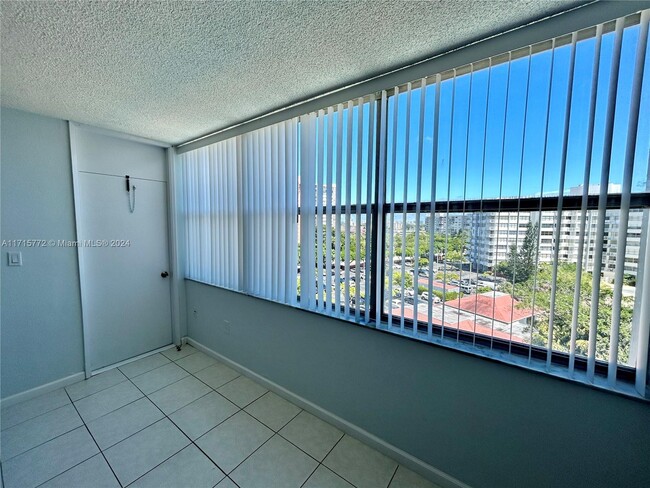 Building Photo - 1200 NE Miami Gardens Dr