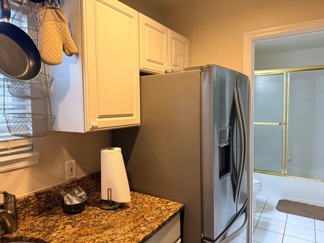 Building Photo - Studio Garage Apartment 623b Mulberry, Cel...