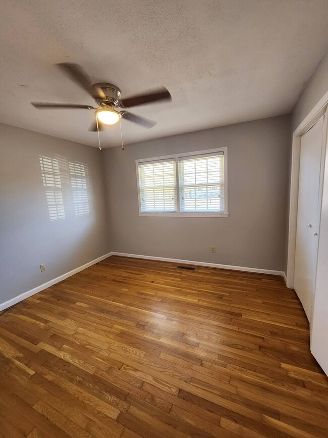 Building Photo - Spacious 3-Bedroom Brick Home with Two Living Areas & Fenced Backyard!