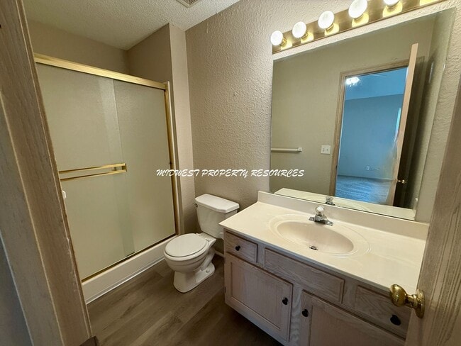 Building Photo - 2 Bedroom/2.5 Bath Townhome for Lease