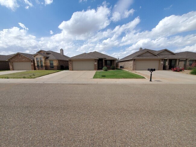 Building Photo - In The Heart Of Southwest Lubbock Metro Ar...